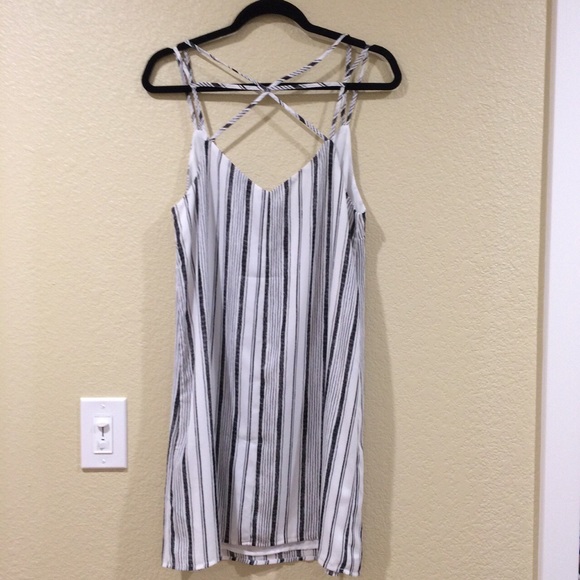 Cotton on v-neck white striped dress - Picture 2 of 3
